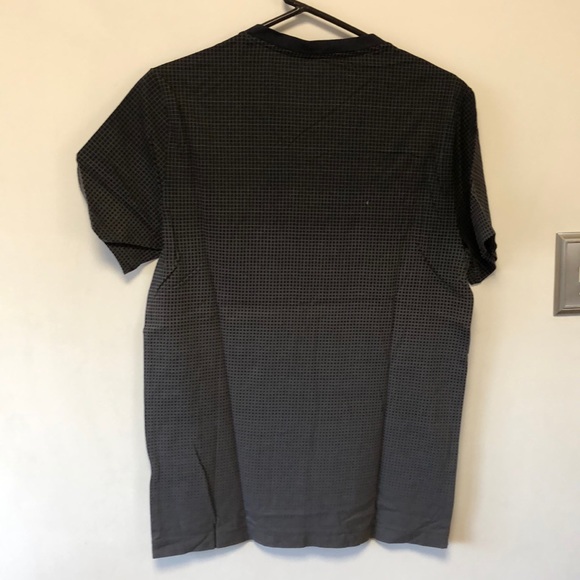 NWT Express Grey Graphic V-neck Tshirt - Picture 4 of 4